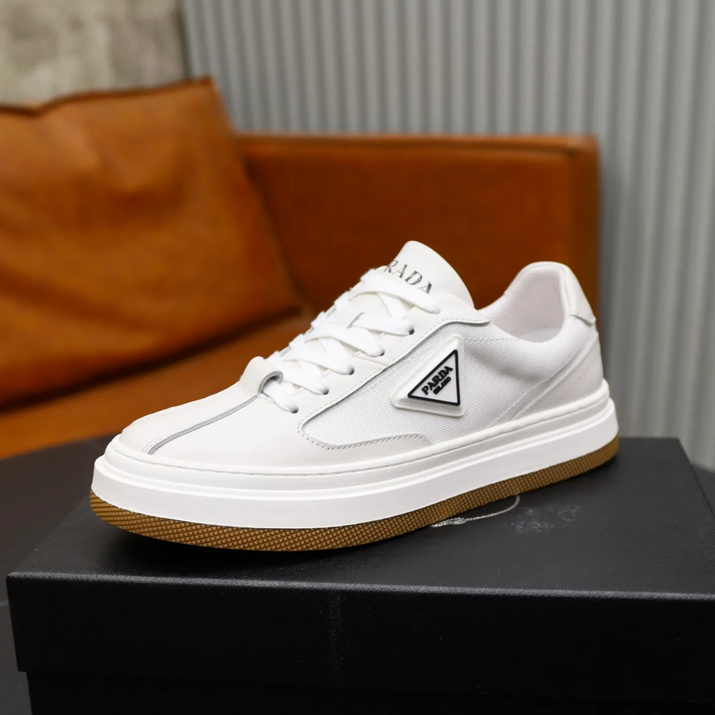 Ex-factory price: 440💰🙅‍♂️🙅‍♂️🙅‍♂️ Brand: PRADA Standard code: 38–44 (45 can be customized) Grade: Same as the official website Material: Original cowhide fabric Comfortable pigskin lining Lightweight wear-resistant outsole Style category: Men's fashionable casual shoes and boots Running sports shoes Distinguished luxury brand elements Top luxury Color: actual picture color